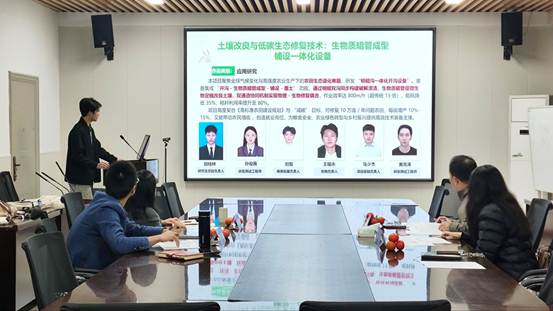 会议室里的人们  AI 生成的内容可能不正确。