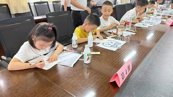 一群人正在聊天 AI 生成的内容可能不正确。